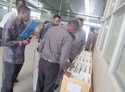 首批153座油站的液位儀產品日前經過四天的檢驗和測試，全部合格通過蘇丹國家石油部項目組驗收！